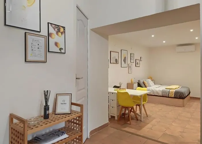 Дом отдыха Cabanon Provencal Рошфор-дю-Гар